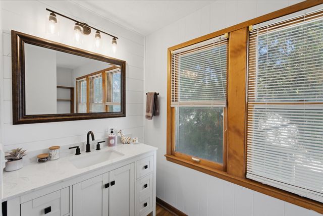 3211 Chatfield Pl, Wichita, KS 67208