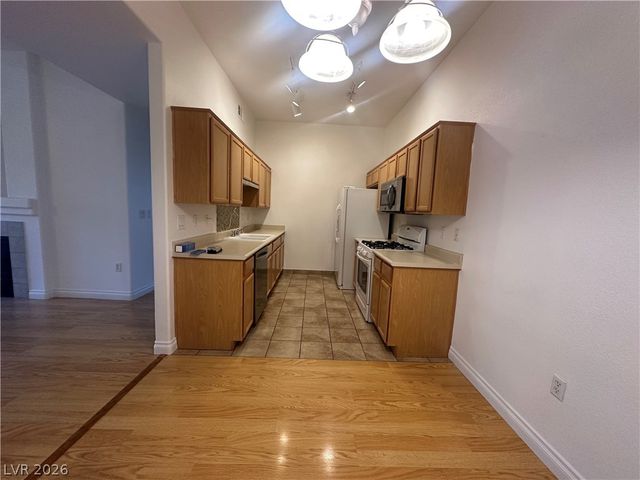 3395 CACTUS SHADOW Street 102, Las Vegas, NV 89129