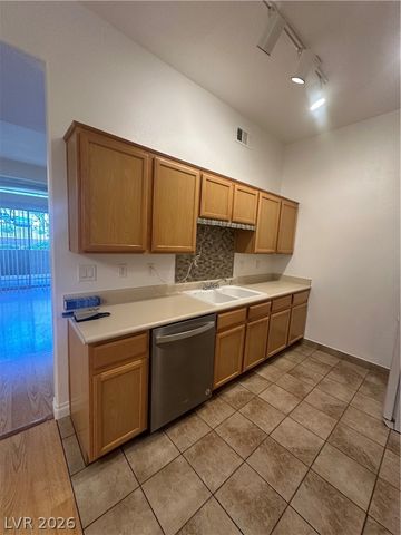 3395 CACTUS SHADOW Street 102, Las Vegas, NV 89129