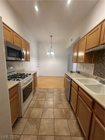 3395 CACTUS SHADOW Street 102, Las Vegas, NV 89129