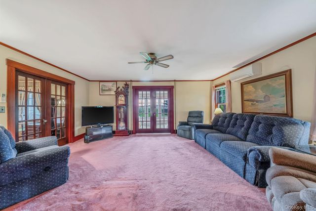 1055 Oregon Road, Mattituck, NY 11952