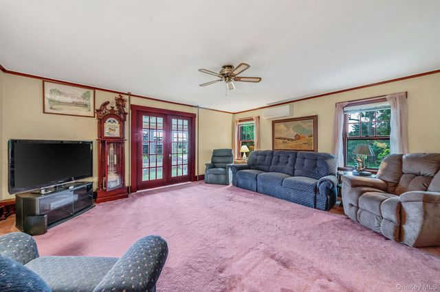 1055 Oregon Road, Mattituck, NY 11952