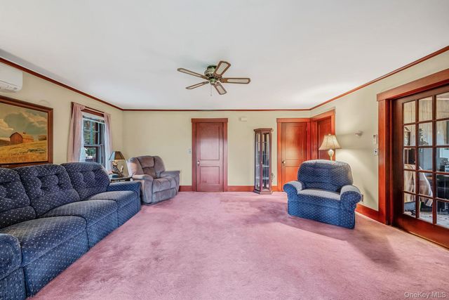 1055 Oregon Road, Mattituck, NY 11952