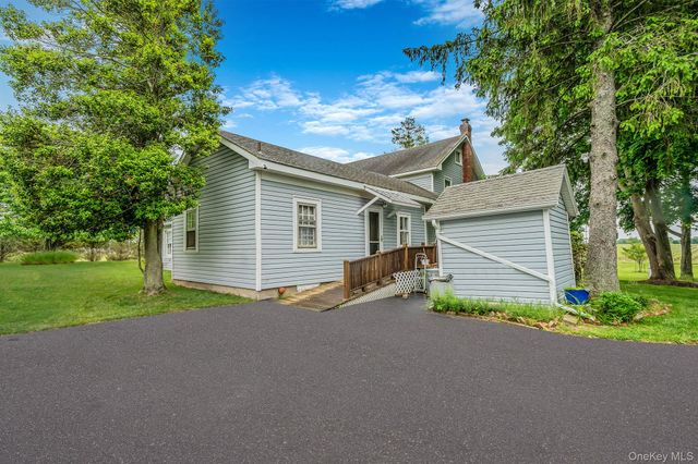 1055 Oregon Road, Mattituck, NY 11952