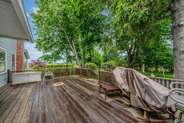 1055 Oregon Road, Mattituck, NY 11952