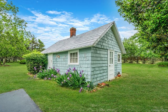 1055 Oregon Road, Mattituck, NY 11952
