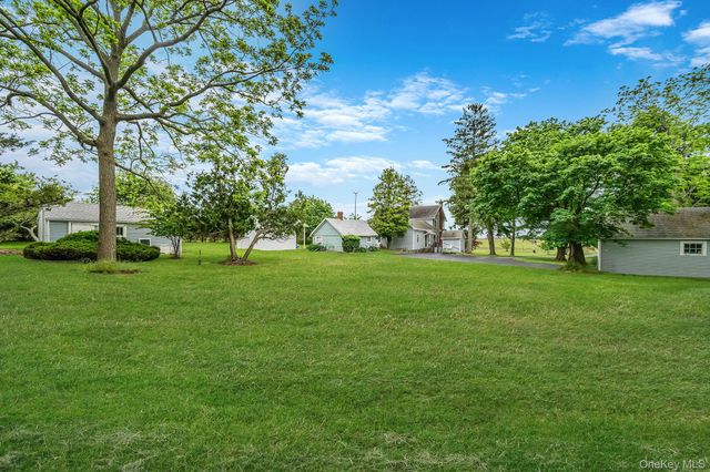 1055 Oregon Road, Mattituck, NY 11952