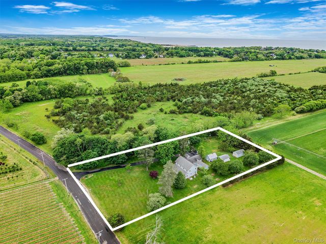 1055 Oregon Road, Mattituck, NY 11952