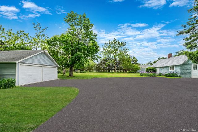 1055 Oregon Road, Mattituck, NY 11952
