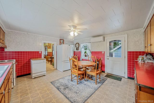 1055 Oregon Road, Mattituck, NY 11952