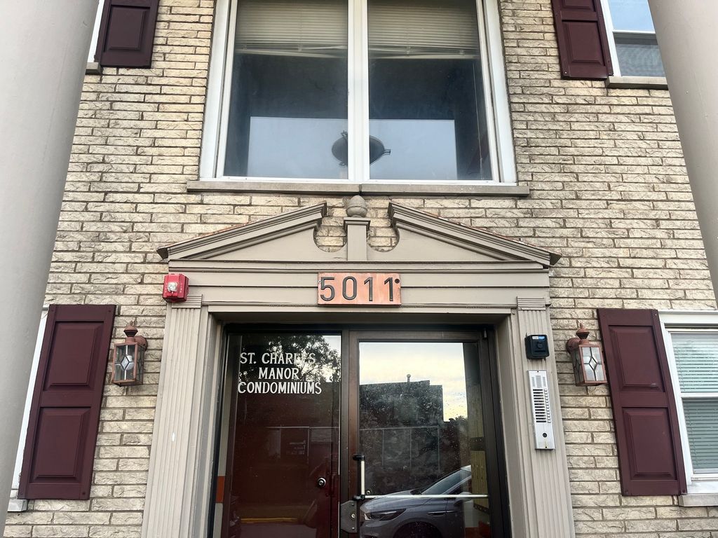 5011 Saint Charles Road 101, Bellwood, IL 60104