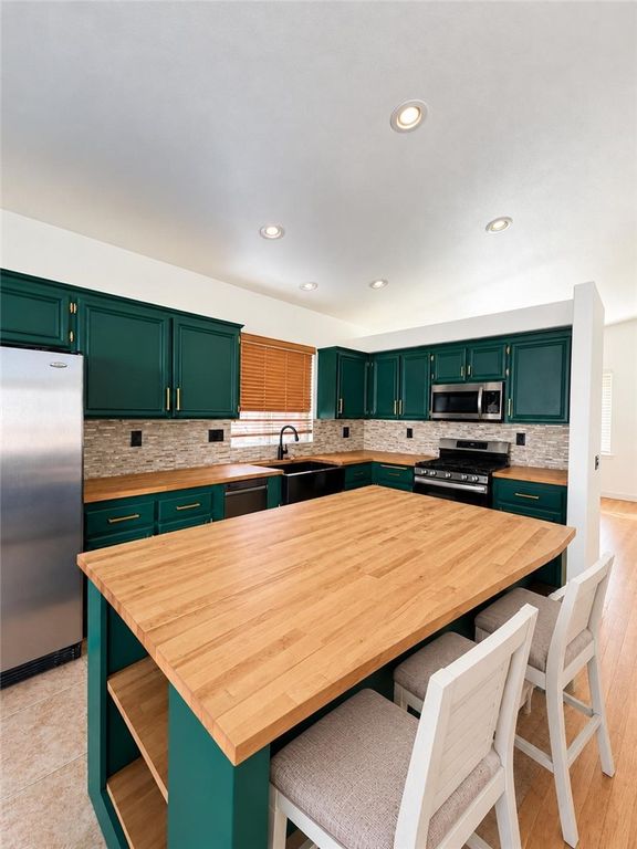 22686 Hannah Court, Corona, CA 92883 — exterior