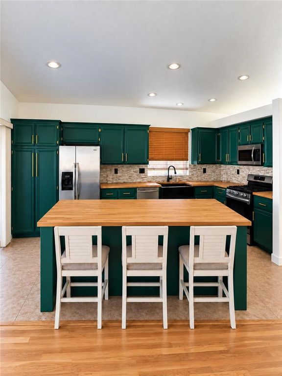 22686 Hannah Court, Corona, CA 92883 — photo 2
