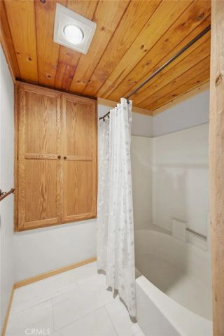 33052 Donner, Running Springs, CA 92382