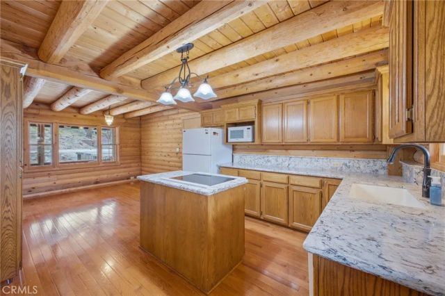 33052 Donner, Running Springs, CA 92382