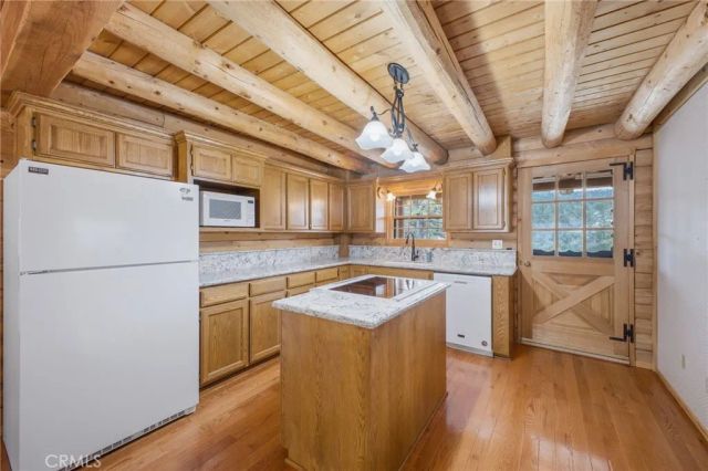 33052 Donner, Running Springs, CA 92382