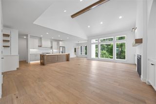 3362 Village Way, Robins, IA 52328