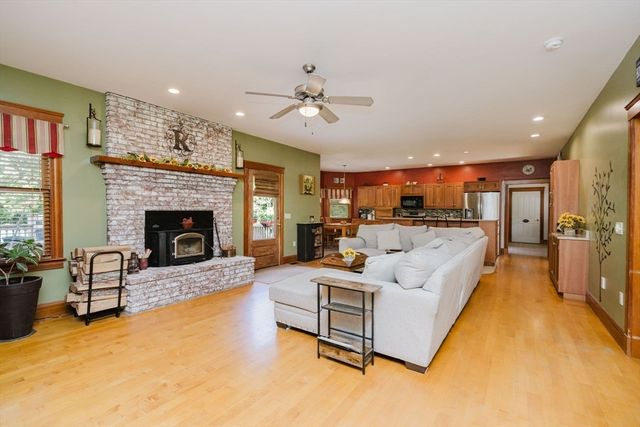 165 Andrea Ln, Taunton, MA 02780