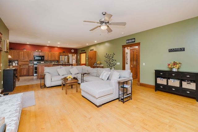 165 Andrea Ln, Taunton, MA 02780