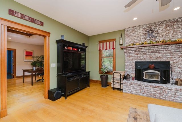 165 Andrea Ln, Taunton, MA 02780