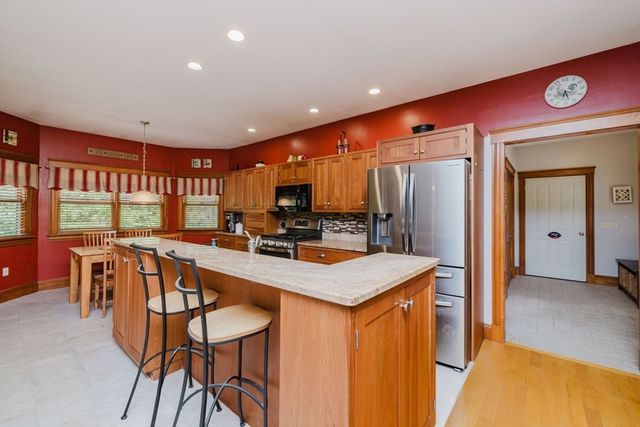 165 Andrea Ln, Taunton, MA 02780