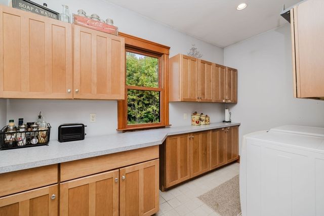 165 Andrea Ln, Taunton, MA 02780