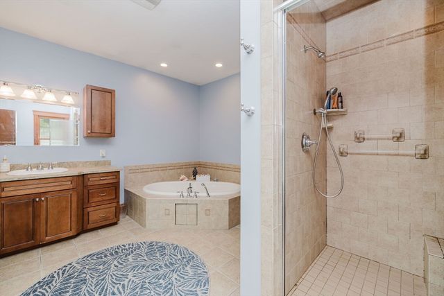 165 Andrea Ln, Taunton, MA 02780