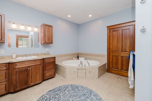 165 Andrea Ln, Taunton, MA 02780