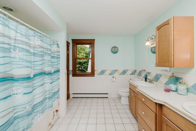 165 Andrea Ln, Taunton, MA 02780