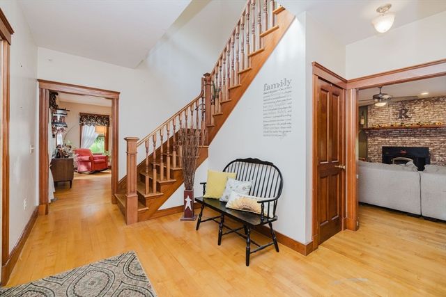 165 Andrea Ln, Taunton, MA 02780