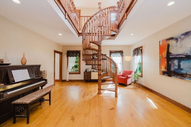 165 Andrea Ln, Taunton, MA 02780