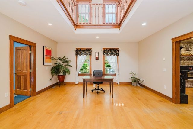 165 Andrea Ln, Taunton, MA 02780