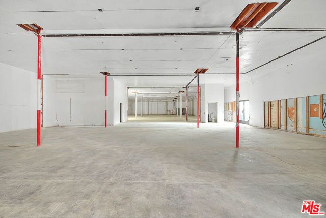 6840 Hayvenhurst Avenue, Van Nuys (los Angeles), CA 91406