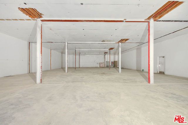 6840 Hayvenhurst Avenue, Van Nuys (los Angeles), CA 91406