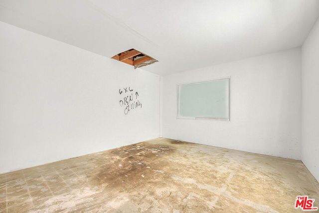 6840 Hayvenhurst Avenue, Van Nuys (los Angeles), CA 91406