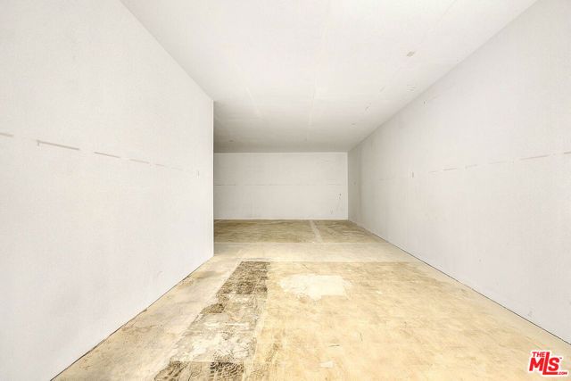 6840 Hayvenhurst Avenue, Van Nuys (los Angeles), CA 91406