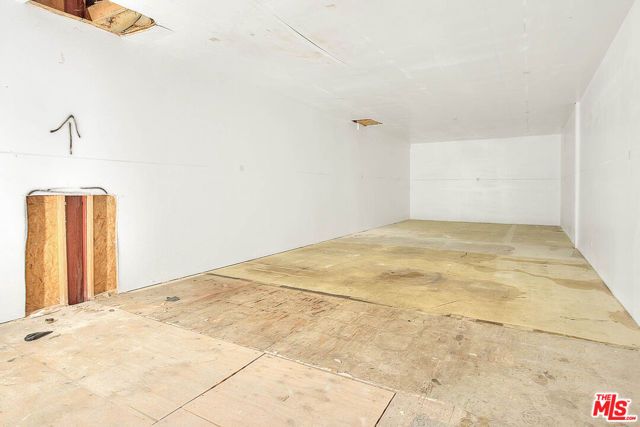 6840 Hayvenhurst Avenue, Van Nuys (los Angeles), CA 91406