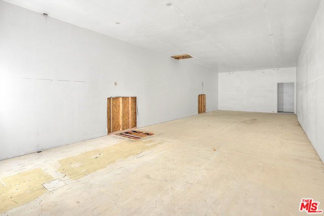 6840 Hayvenhurst Avenue, Van Nuys (los Angeles), CA 91406