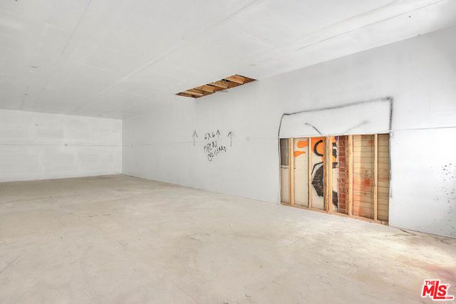 6840 Hayvenhurst Avenue, Van Nuys (los Angeles), CA 91406