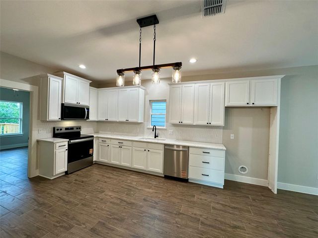 330 Shady Bluff DR, Wimberley, TX 78676