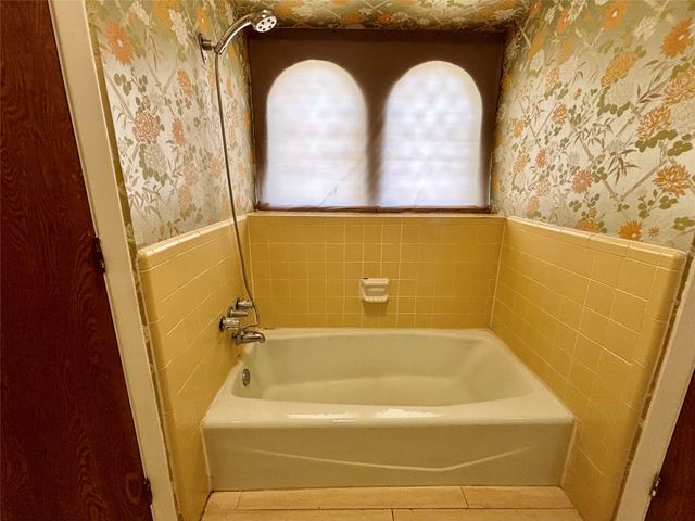 1602 Carla Avenue, Arlington, TX 76014