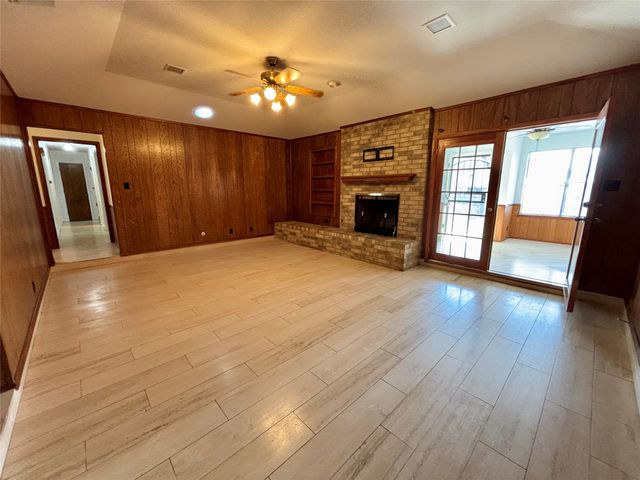 1602 Carla Avenue, Arlington, TX 76014