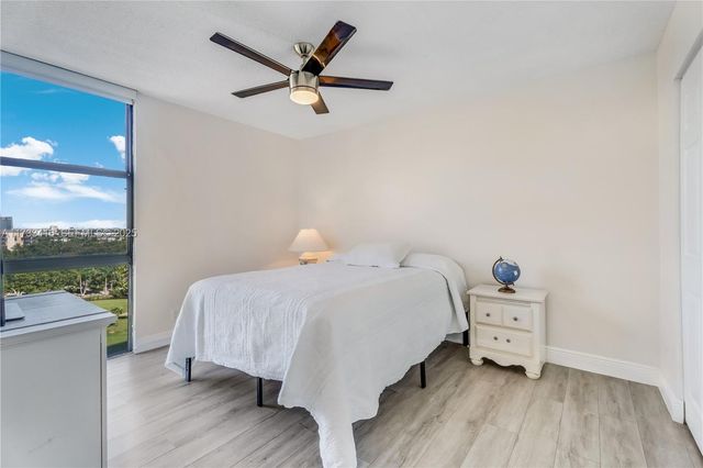 20379 W Country Club Drive 939, Miami, FL 33180