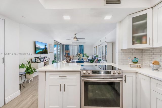 20379 W Country Club Drive 939, Miami, FL 33180