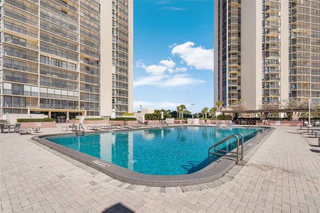 20379 W Country Club Drive 939, Miami, FL 33180
