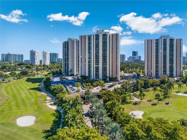 20379 W Country Club Drive 939, Miami, FL 33180
