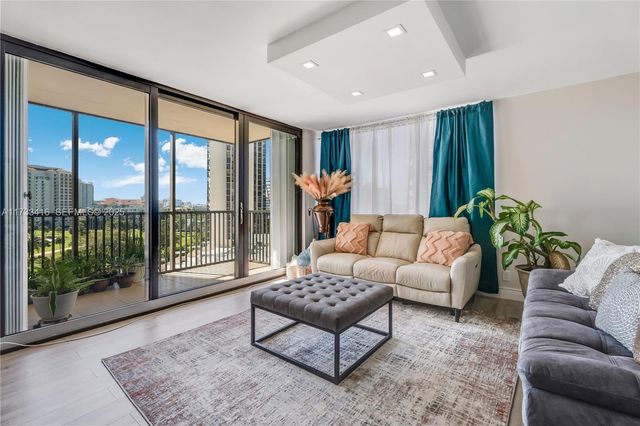20379 W Country Club Drive 939, Miami, FL 33180