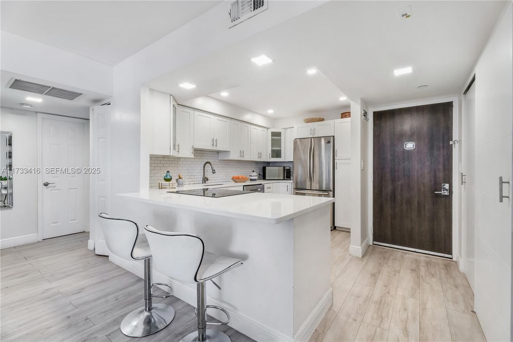 20379 W Country Club Drive 939, Miami, FL 33180