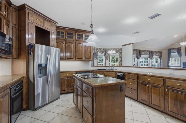 4904 Bayview Ln Lane, Lake Charles, LA 70605