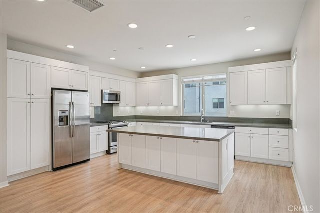 143 Frame, Irvine, CA 92618